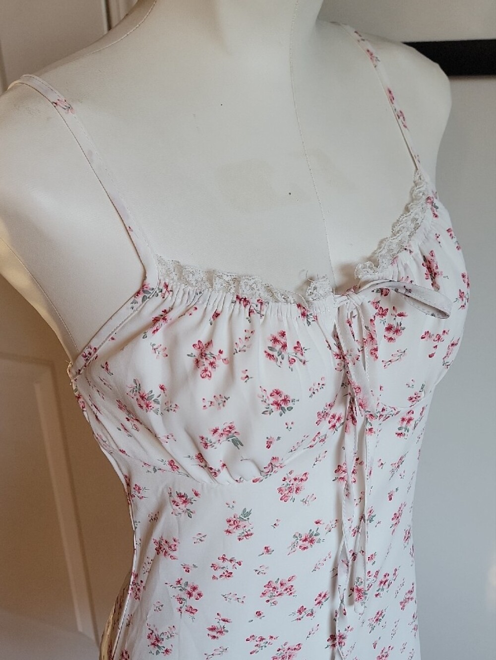 🍒 White Ditsy Floral Lace Trim Mini Dress XS - Picture 3 of 4
